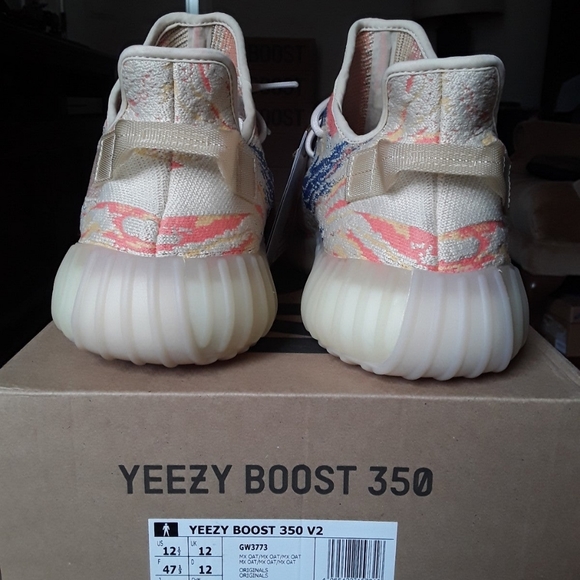 Yeezy Boost 350 v2 "OAT" - Picture 5 of 11